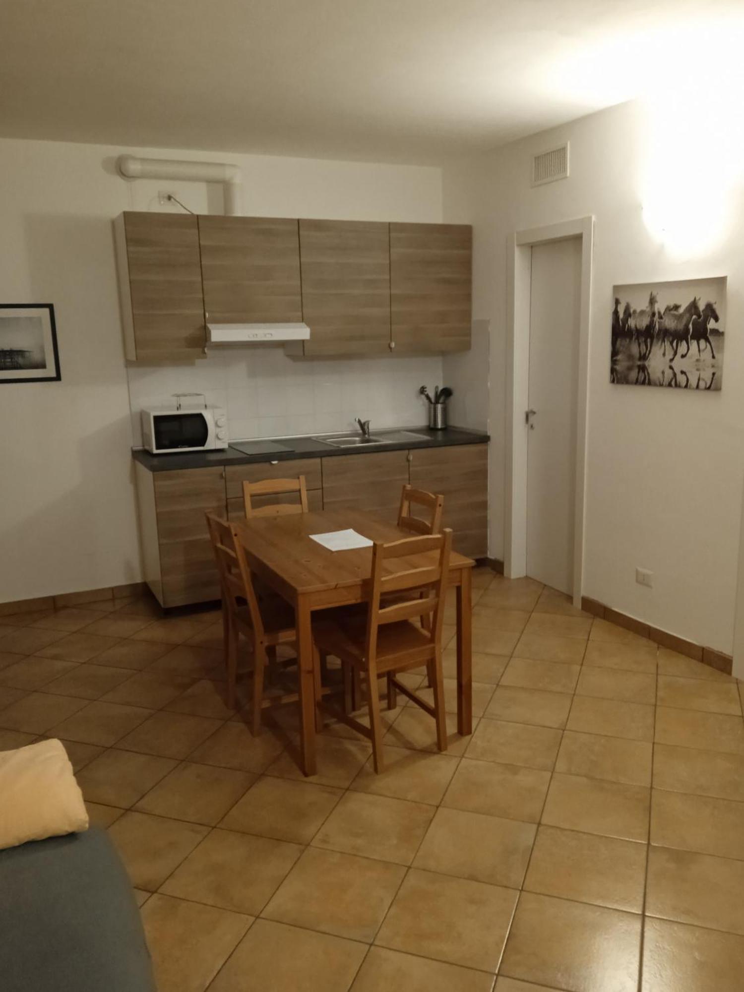 La Corte Di Vicolo Torre Uboldo Bagian luar foto